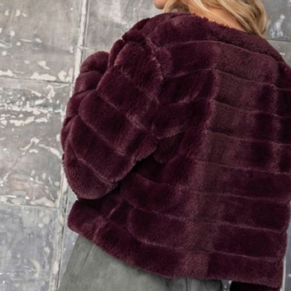 💕 EGGPLANT FAUX FUR JACKET - Picture 3 of 4